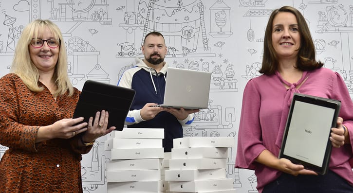 Device Scheme Pr Photo. Members of SERC Staff holding laptops and tablets